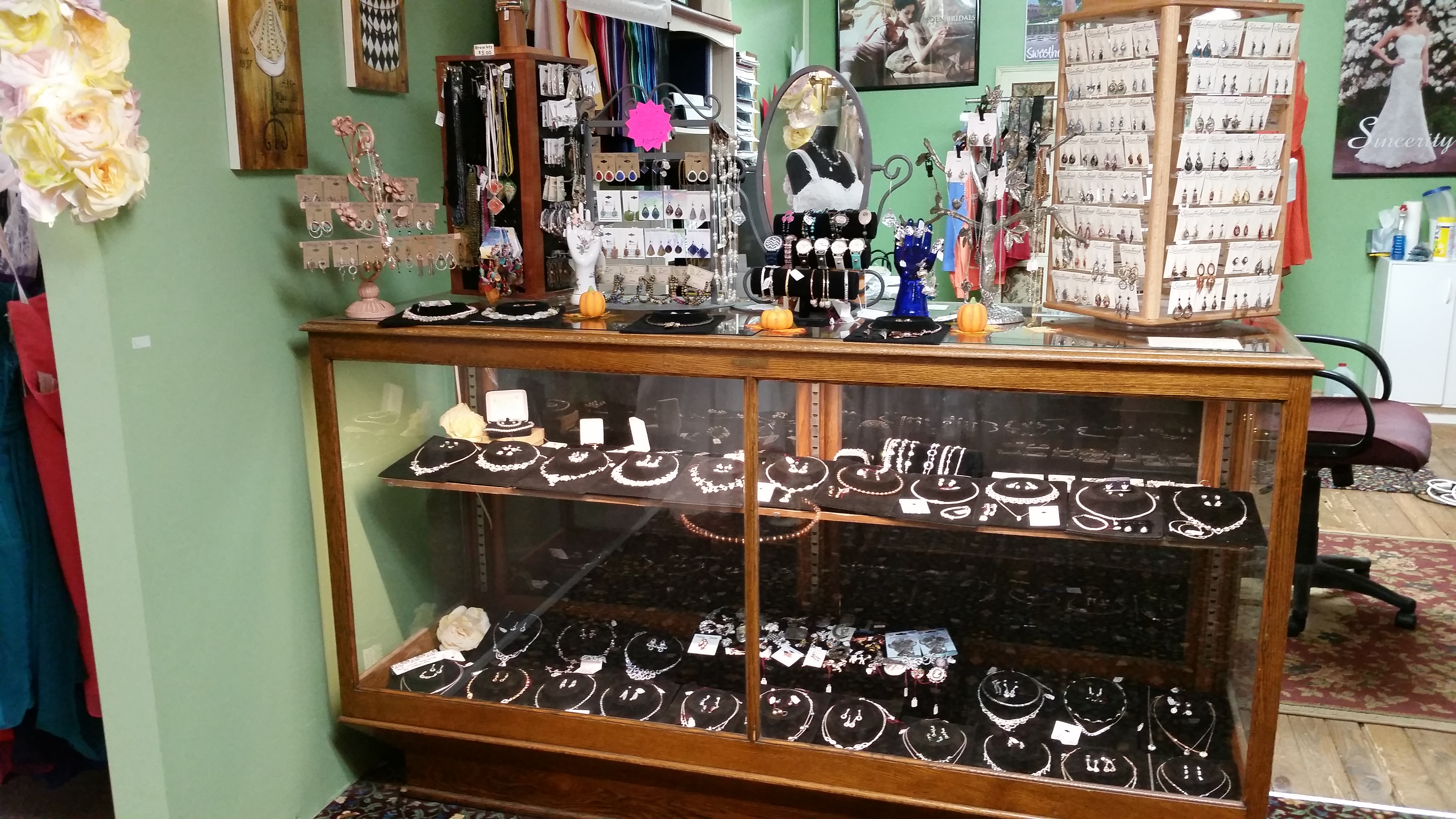 grocery, general store, sporting goods and hunting, bridal, feeds and grains,  Windsor, ME