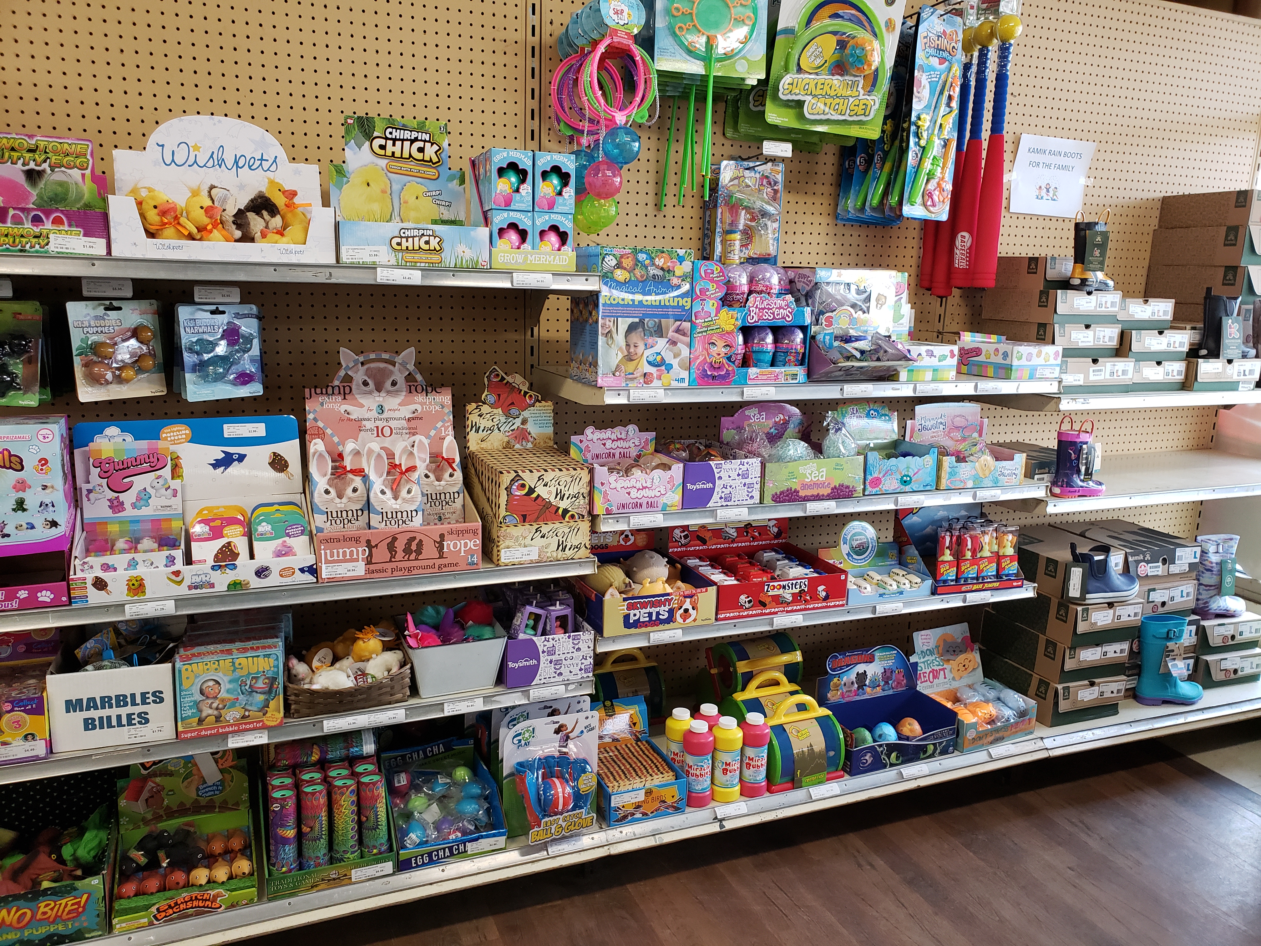 Hussey's General Store Windsor, ME Grocery, Coins, Sportswear, Hardware